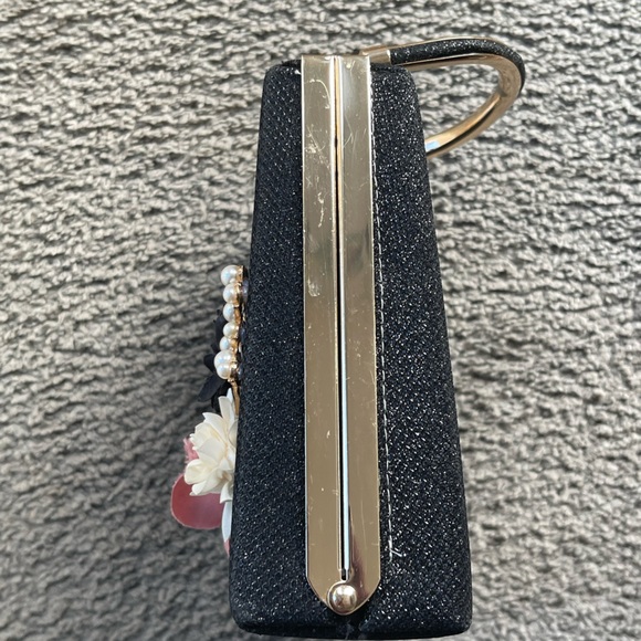 EUC BLACK SPARKLY HANDBAG WITH FLORAL ARRAY ON FRONT. Clasp has crystals. - Picture 3 of 8